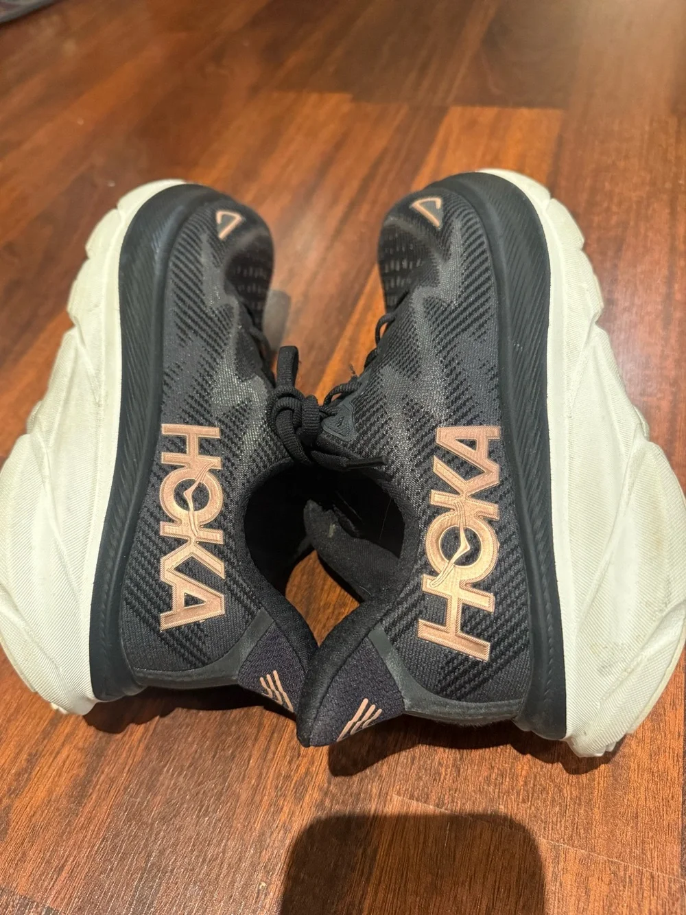 Hoka Clifton 9 Shoes, Size 8.5